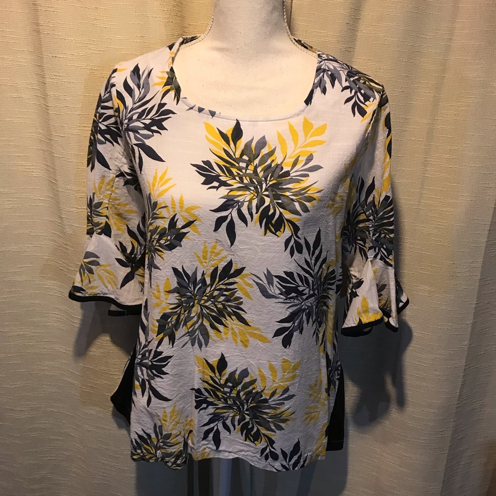 Flowy Blouse w/ Ruffled Sleeves / Size PL